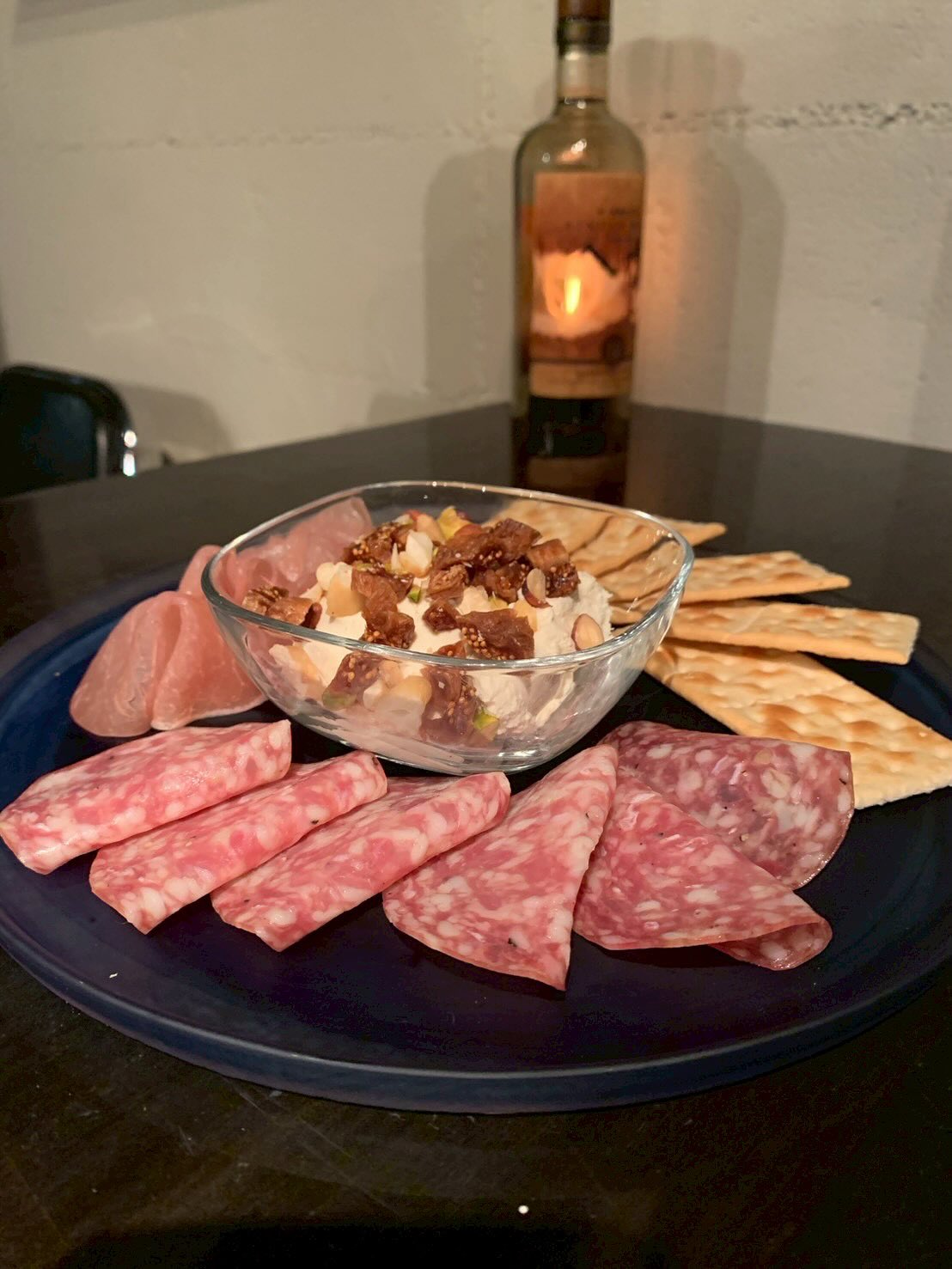 イチジクのクリームチーズと生ハムサラミ盛り合わせ
サラダチキントリュフ風味
発酵糠漬け
ジャガイモのガレットケチャップ麹添
豚ロースのソテーきのこ麹クリームソース
鶏もも肉のソテー玉ねぎ麹トマトソース
キウイ麹ヨーグルト

夜な夜な麹freak(愛好家)がお喋りと
お酒を楽しむお店です(^^)