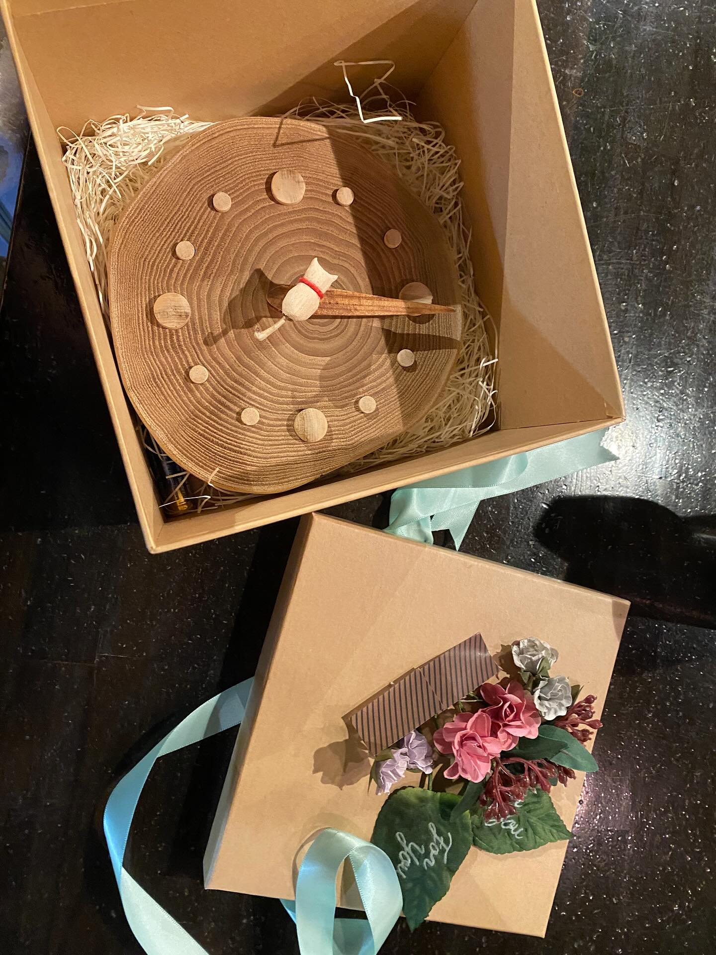 今日ヤマトさんから受け取ったのは

全てが手造りの…

TO KE I

コレから一緒に時を刻んで行こう