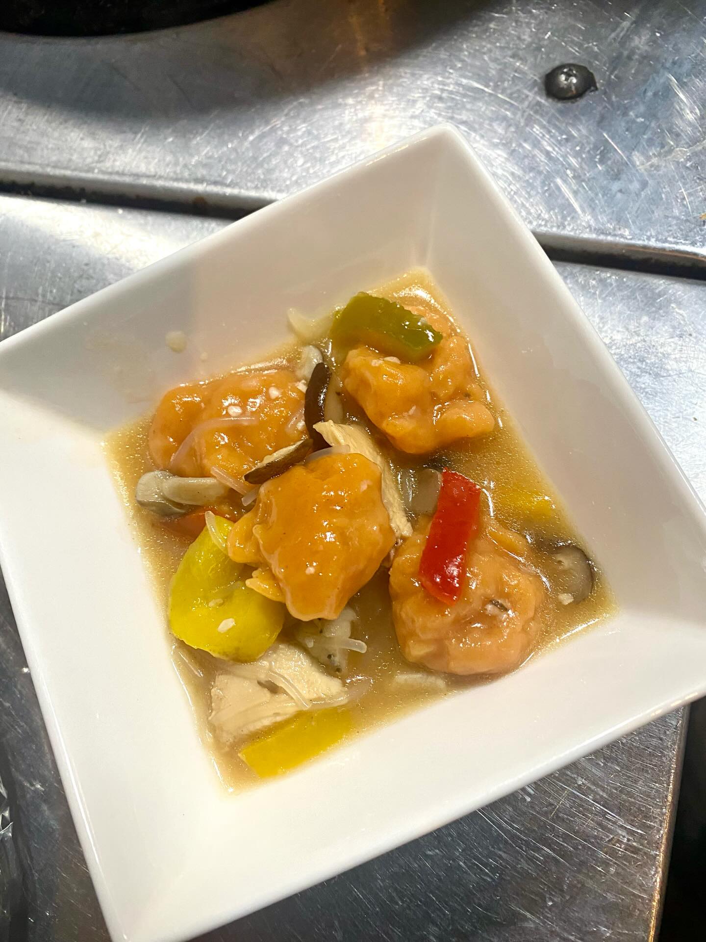 今夜は少しだけ
寒さが和らいだけど
明日以降はまた寒波が到来するそう

お通しは洋風カラフルスイトン
麹入りで腸活にも抜群に効きますよ
身体の中から温まってください

今年初の物凄いサシなヤツが
入荷しました
ただいま絶賛炙り中です
是非お立ち寄り下さい🐃

今月はおみくじを引いて頂き
盛り上がっております

店頭の木が剪定により
とっても寒そうだったけど
おみくじを結んでくれるので
淋しくないかも

足利唯一の腸活ダイニング
麹freakのカウンターで
皆様のお越しをお待ちしてます