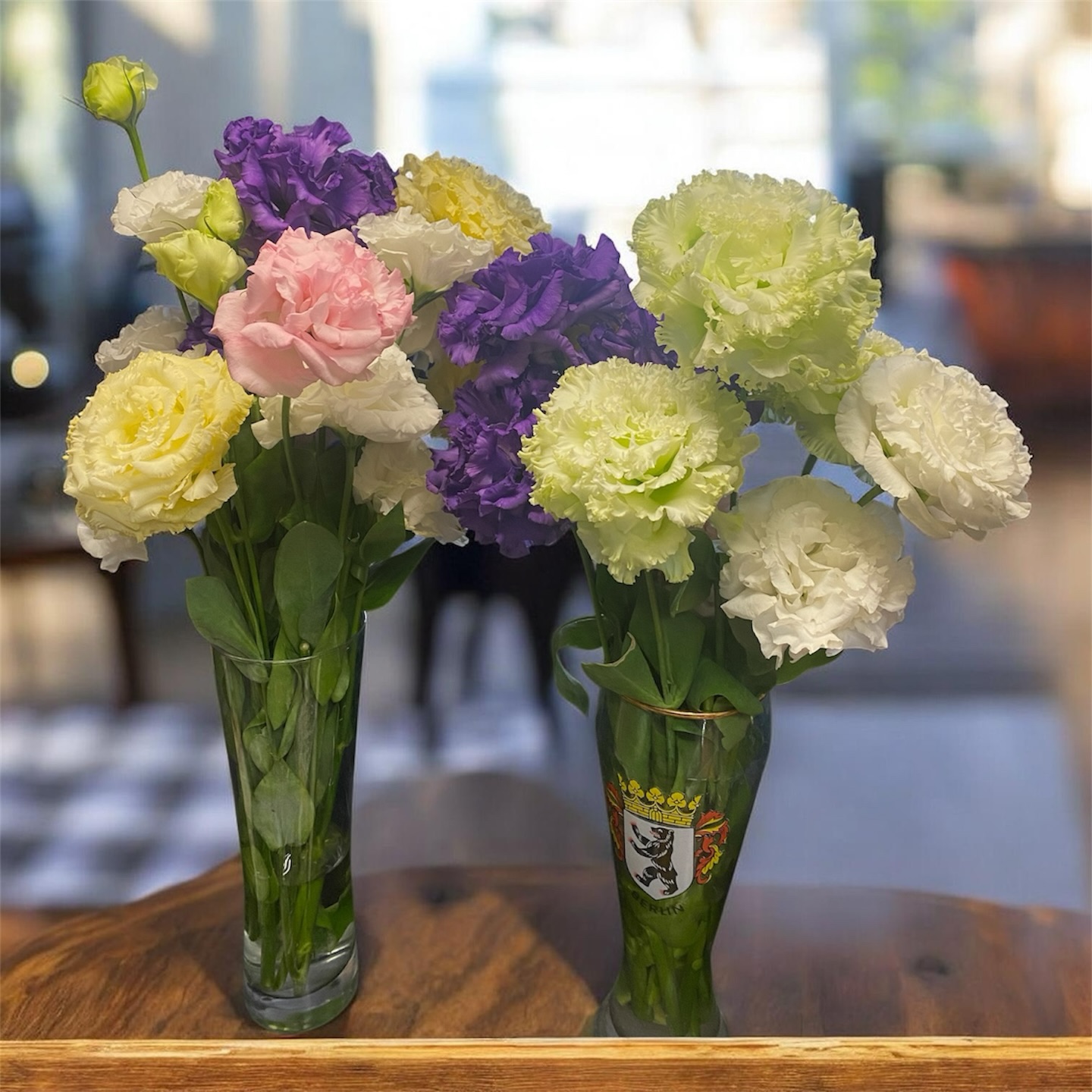 足利生まれで
日本1の花とも言われる
トルコ桔梗
花言葉は『優美』『感謝』『希望』
などポジティブに溢れ
人生の門出や
想いを伝える時
などにピッタリ
先日レディースデイと称し
日頃の感謝を込めて
フリーク様にプレゼントしました
優美な花束を抱え
満開の笑顔が素敵ですね
足利市唯一の腸活ダイニング
麹freakでは
お一人様呑み
2名〜グループでの女子会
歓送迎会や
卒業入学
お誕生日
その他お祝い事🥂
様々なシーンに
心を込めて対応させて頂きます
お気軽にお声掛け下さい
18時オープン
木曜日定休
駐車場店舗前10台
お支払いは
現金又はクレジットカード