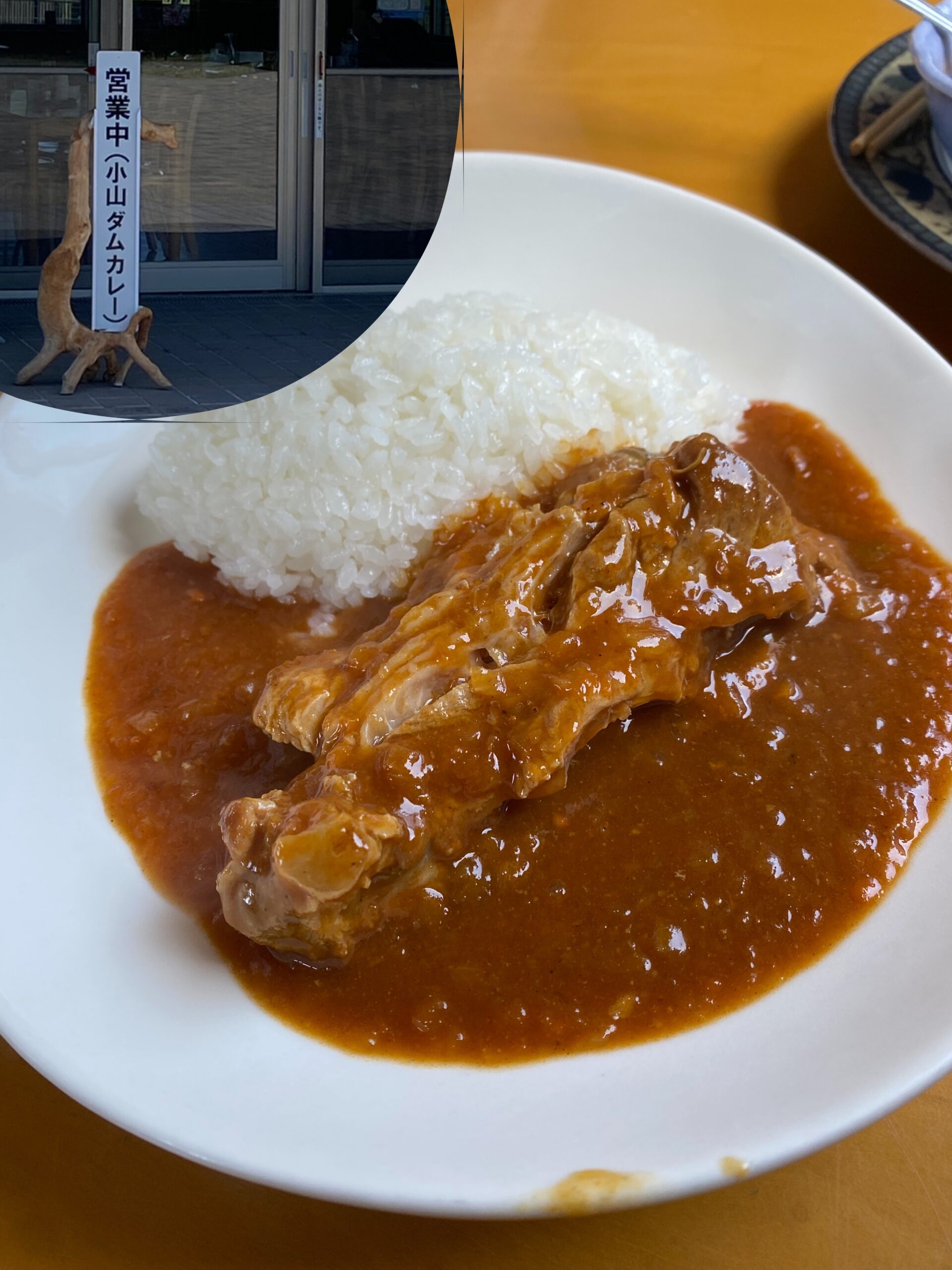 今日から6月️
もう️早過ぎる〜

私の相棒が車検から戻って直ぐ
また入院してしまったので

茨城ツーリングのお誘いは
車で参加

バイクなら爽快なクネクネも
車だと楽しくないのは何故かしら…

茨城県高萩市にある
【小山ダムのスペアリブカレー】
ホロホロに解けるお肉と
盛りだくさんのプレートが人気

地元のお母様たちが
『どっから来たん？』と
気さくに話しかけてくれます

ホットコーヒー️は
200円で飲み放題ですよ

15年来のツーリング仲間
とのお喋りは尽きないけれど
開店準備があるからね
再会を約束して離脱
またね〜

暫くお休みしていた
【カレー麹の焼ロールキャベツ】
リクエスト頂いたので再会します

【大粒の肉シューマイ】
好評のため定番メニューに仲間入り

【肉厚椎茸のチーズロースト
ガリバタ醤油】
常連のフリーク様のお墨付きを頂き
本日より提供します
お楽しみに〜

足利市唯一の腸活ダイニング
麹freakは

18時オープン
駐車場店舗前10台
お支払い方法
現金又はクレジットカード
ご予約DM／お電話にて
ご予算お一人3〜5000円程度